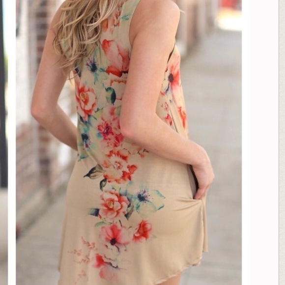 Floral cascade dress with pockets! - Picture 3 of 3